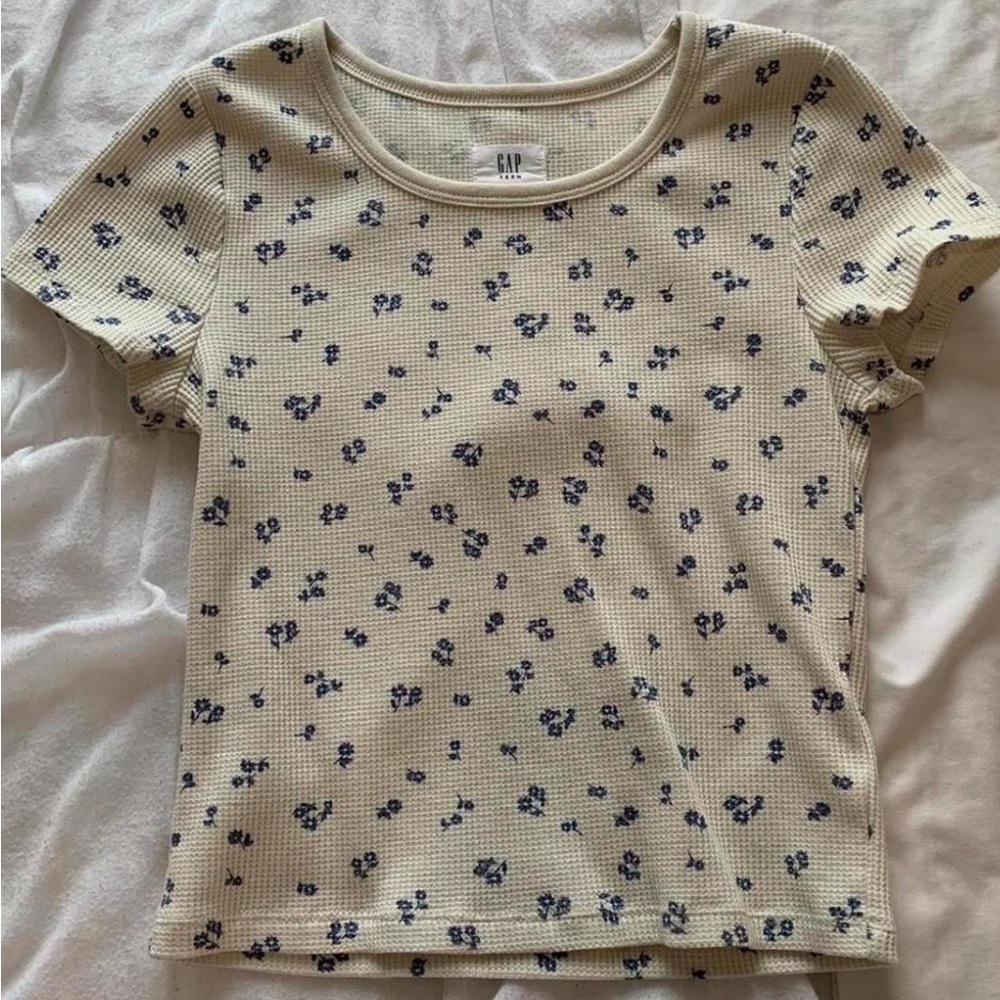 GAP Cream Waffle Knit Crop Top with Blue Floral Print